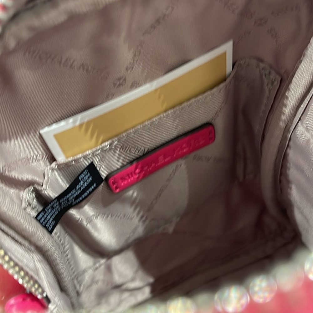 Michael Kors Jet Set Medium Signature Logo Crossbody Bag
COLOR DRAGONFRUT - Picture 12 of 16